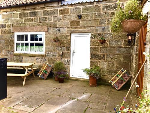 Hostal Wheelhouse - Grinkle Bell Cottage