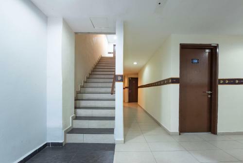 Oyo 90254 D Anugerah Hotel