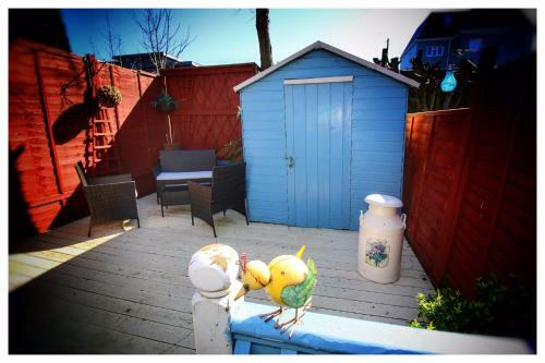 Apartamento Self Contained Flat With Private Garden & Parking