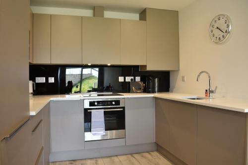 Royal Cliff Luxury Apartments - Pier View