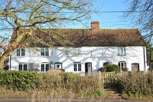 2 Greensleeves, Benhall