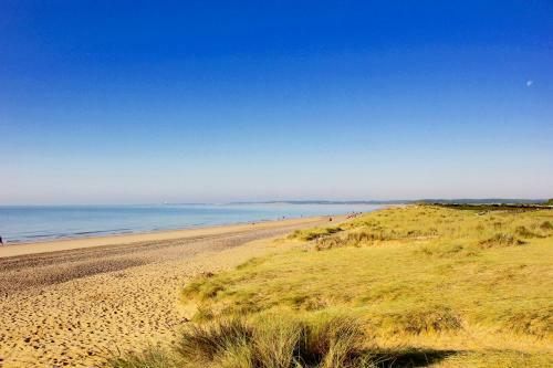 Romantic Flint Cottage On The Suffolk Coast