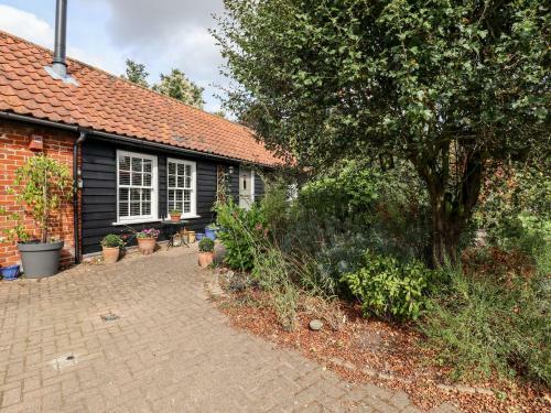 Courtyard Cottage, Poplar Farm Barn