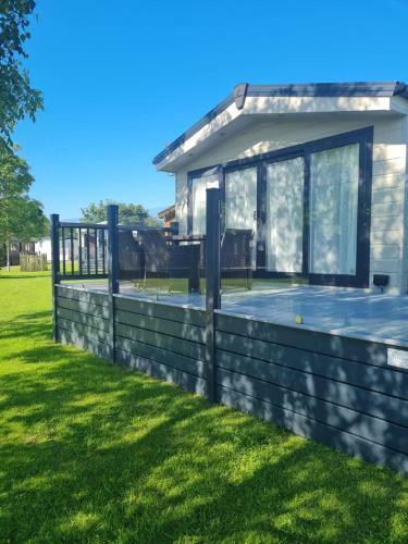 Superior 6 Berth Holiday Home In Suffolk