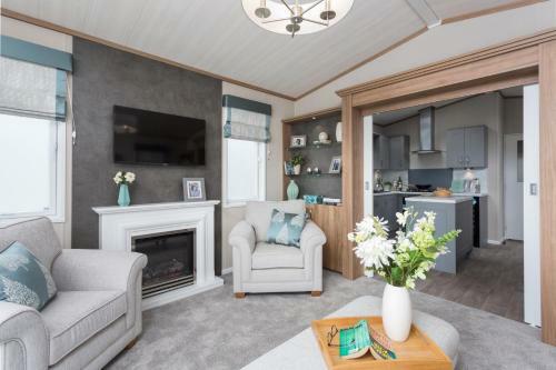4 Berth Luxury Mini Lodge