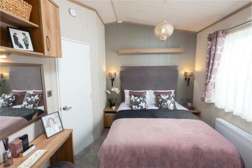 4 Berth Luxury Mini Lodge