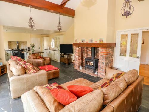 1 Homecroft Bungalows