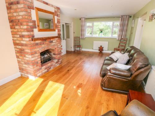 1 Homecroft Bungalows