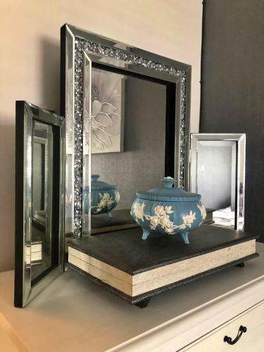 Mirror Apartment