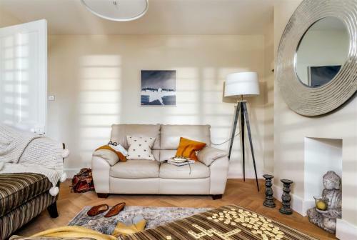 Littlefields - Stylish, Modern Cottage With Large Garden, Close To Beach