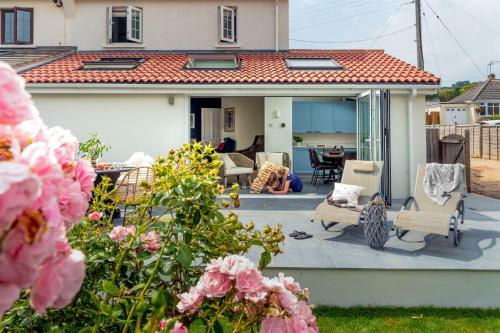 Littlefields - Stylish, Modern Cottage With Large Garden, Close To Beach