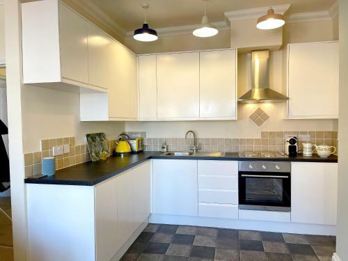 Stylish Apartment With Free Parking, Lift & Views