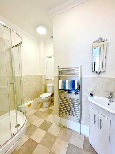 Stylish Apartment With Free Parking, Lift & Views