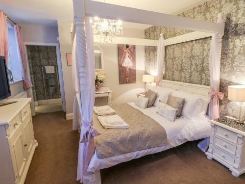 Yardley Manor