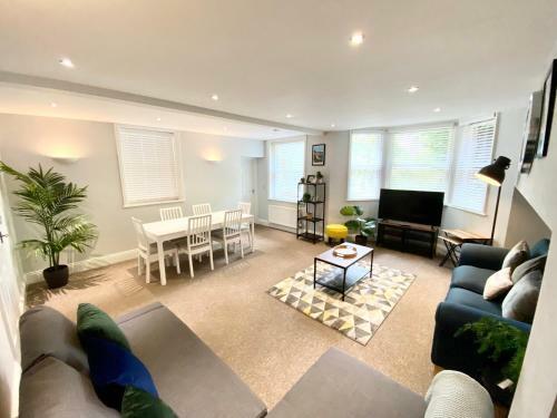 South Cliff Apartment With Garden