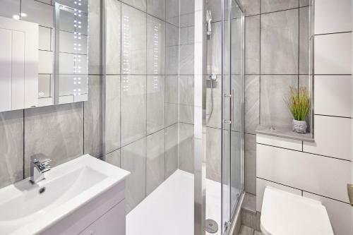 Host & Stay - Royal Cottage