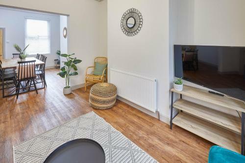Host & Stay - Clifton House