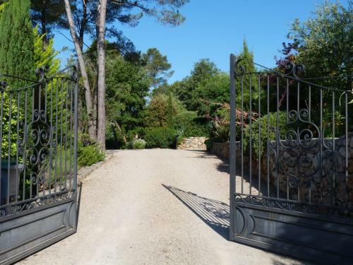 Bed & Breakfast Le Mas Du P�r�