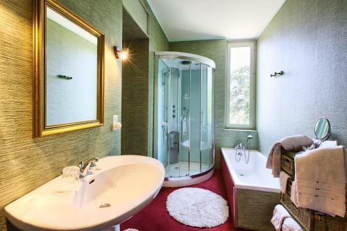 Hostal Ch�teau De Camperos Vignes & Spa