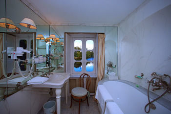 Hotel Chateau De Canisy