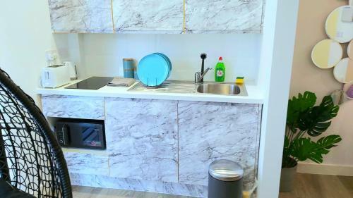 Great Studio Serviced Apartments - Netflix, Wifi, Digital Tv