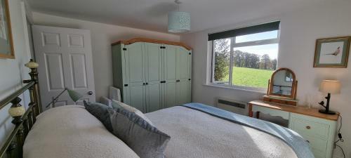 Charming 3 Bed Cottage With Beautiful Rural Views