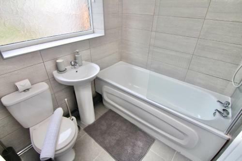 Mount House - Cosy Spacious Home
