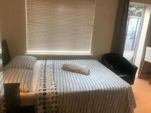 Apartamento Studio-2 Staines,heathrow, London-own Entrance