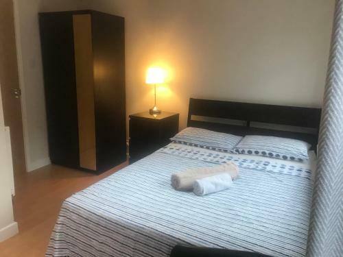 Apartamento Studio-2 Staines,heathrow, London-own Entrance