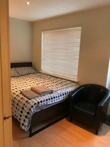 Apartamento Studio-2 Staines,heathrow, London-own Entrance