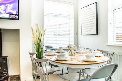 Central Stamford Townhouse With Parking
