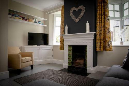 2 Bedroom Stamford Home With Parking