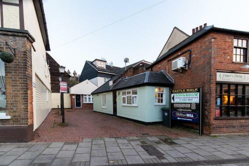 2 Bedroom Apartment, Castle Walk