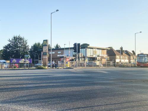 Heathrow/ashford Hospital/twickenham Short Stay Apartment