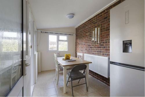 Apartamento Modern 4 Bedroom House In Heathrow, London