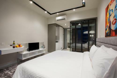 Hotel Expressionz Suites By V&c