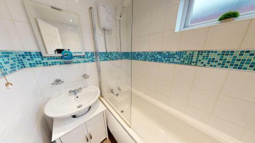 Suffolk House 3 Or 6 Bed Setup Workstays Uk