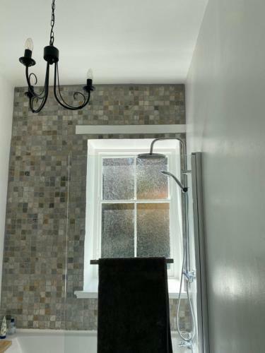 Hostal 11, Irvine Place