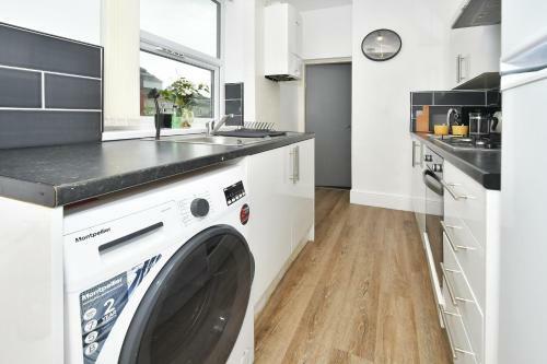 4br With Wardrobes!city Centre!monthly Stay