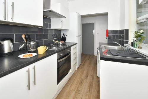 4br With Wardrobes!city Centre!monthly Stay