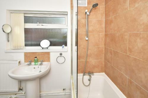 4br With Wardrobes!city Centre!monthly Stay