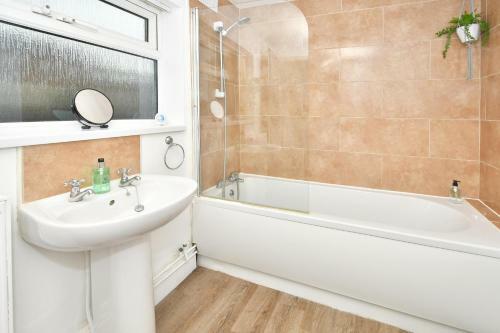 4br With Wardrobes!city Centre!monthly Stay