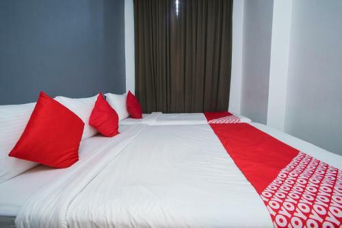 Oyo 1003 Rich Calton Hotel