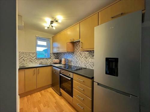 Cotswold Apartment With Private Parking!