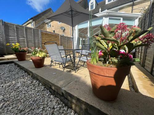 Cotswold Apartment With Private Parking!
