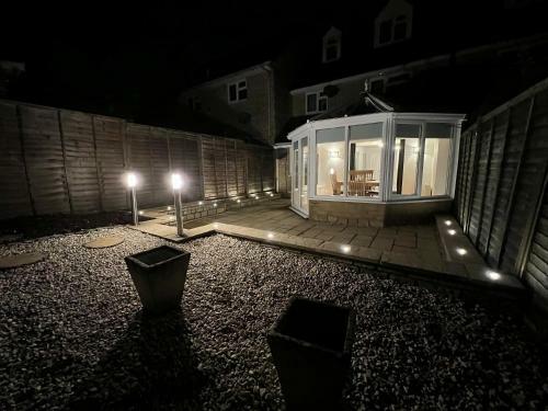 Cotswold Apartment With Private Parking!