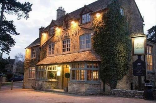 Cotswold Apartment With Private Parking!