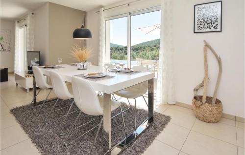 Holiday Home St Nazaire De Ladarez St-1262
