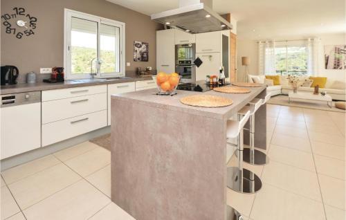 Holiday Home St Nazaire De Ladarez St-1262