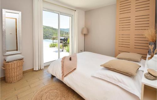 Holiday Home St Nazaire De Ladarez St-1262